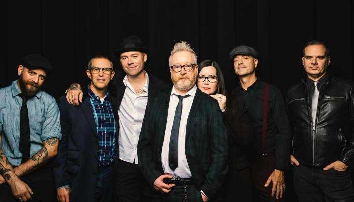 FLOGGING MOLLY & FRIENDS